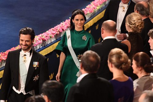 Sofia Hellqvist con una discreta diadema de diamantes en los Premios Nobel 2016