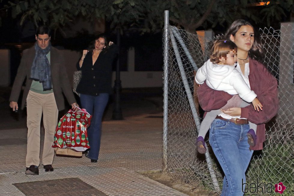 Fran Rivera y sus hijas Tana y Carmen celebrando la Navidad en casa de Kiko Rivera