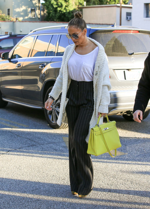 Jennifer Lopez con unos palazzo en las calles de California