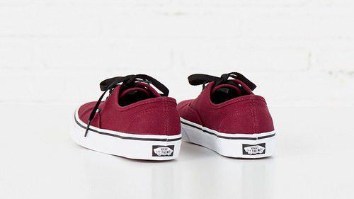 Zapatillas color fresa de Vans para Springfield