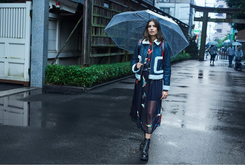 Alma Jodorowsky con una chaqueta de cuero de Mango colección 'Journeys' invierno 2017