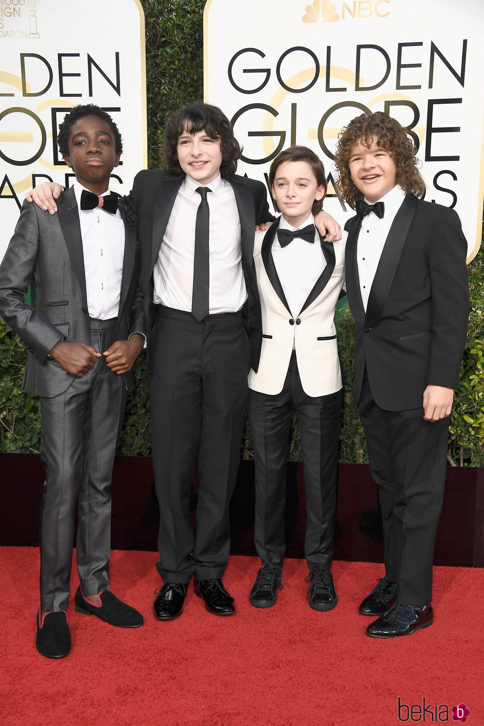 Los niños de 'Stranger things' en la alfombra roja de los Globos de Oro 2017