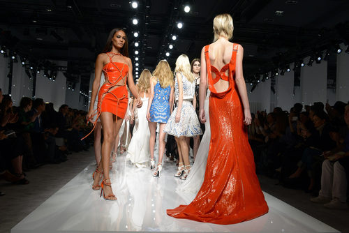 Pasarela de Versace en la Semana de la Alta Costura de París primavera/verano 2016