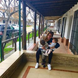 Anabel Pantoja con sus sobrinos Francisco y Ana en El Rocío