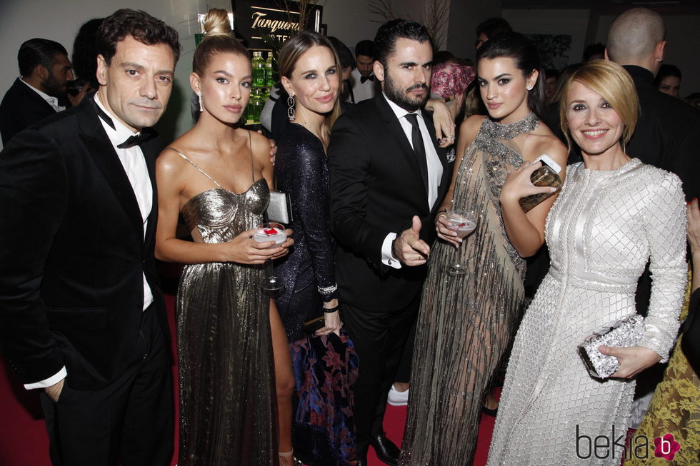 Omar Ayyashi, Jessica Goicoechea, Carola Baleztena, Emiliano Suárez, Marta Lozano y Cayetana Guillén Cuervo en la 'Private Party' organizada tras los Goya