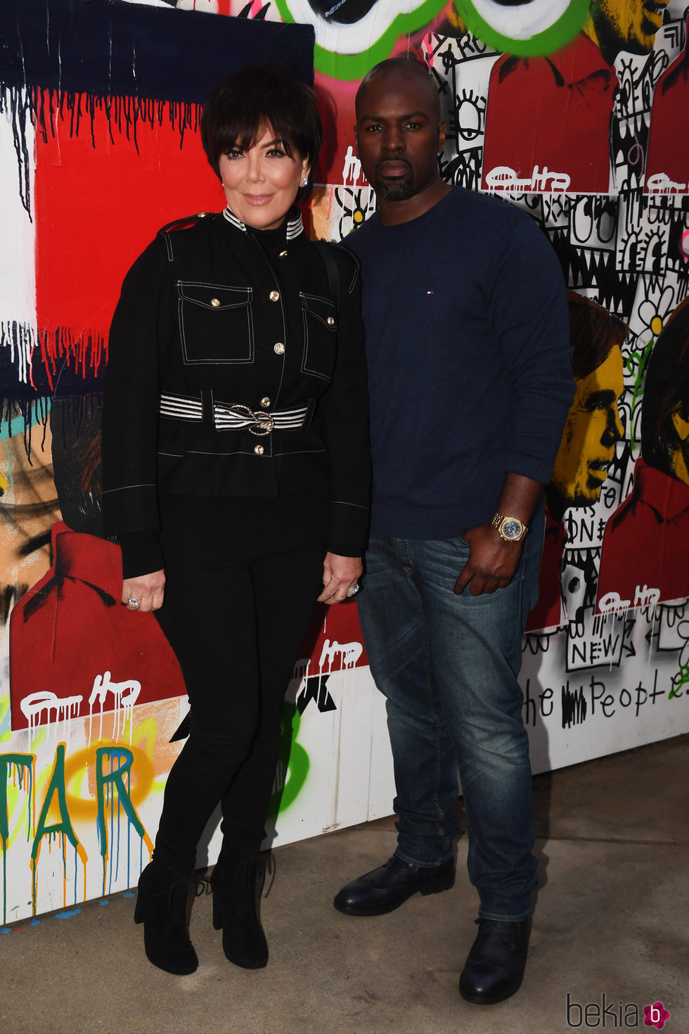 Kris Jenner y Corey Gambie en el desfile 'Tommyland' de Hilfiguer y Gigi Hadid