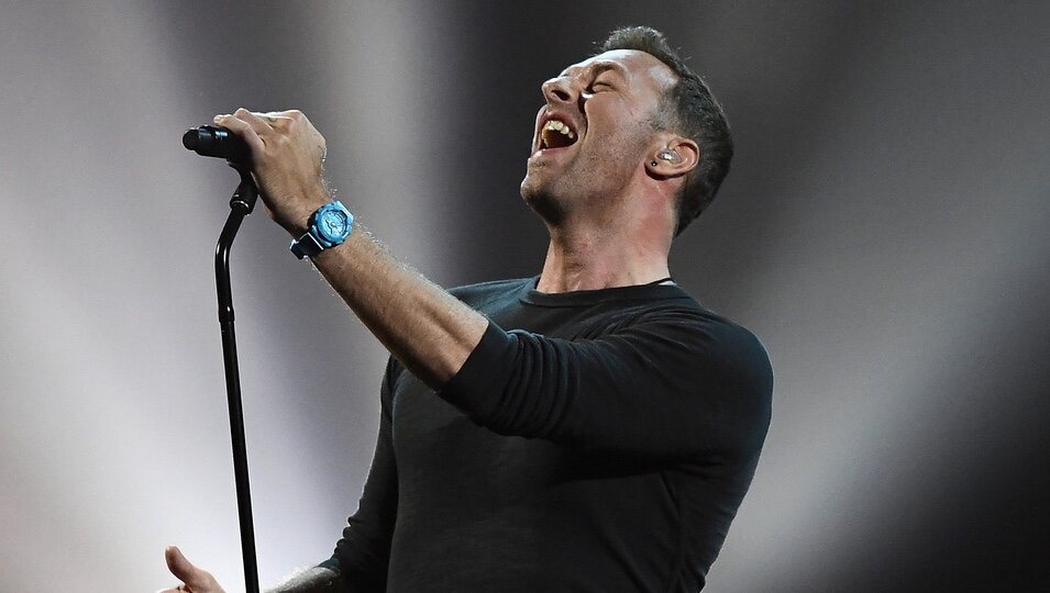 Chris Martin rinde tributo a George Michael en los Brit Awards 2017