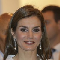 La Reina Letizia con los pendientes que llevó la Infanta Elena en su boda