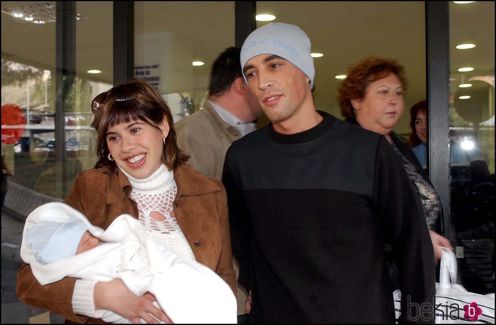 Israel Pita y Silvia Casado ('GH 1') con su hijo Hugo