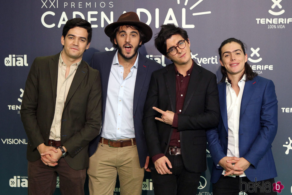 El grupo musical Morat en la alfombra roja de los Premios Cadena Dial 2017