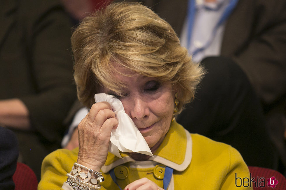 Esperanza Aguirre emocionada en el congreso de su despedida