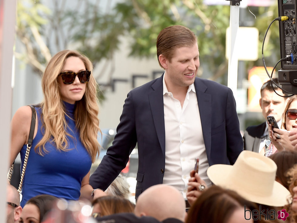 Eric Trump junto a su esposa