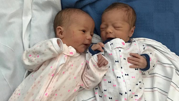 Dan Reynolds muestra públicamente a sus gemelas Gia James y Coco Rae
