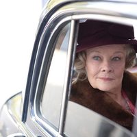 Judi Dench montada en un coche es una escena de 'My week with Marilyn'