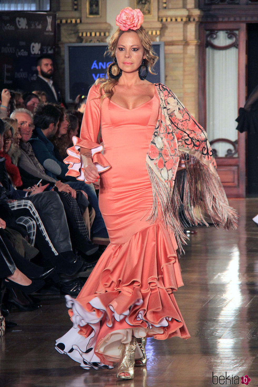 Begoña Alonso desfilando en la pasarela We Love Flamenco 2014