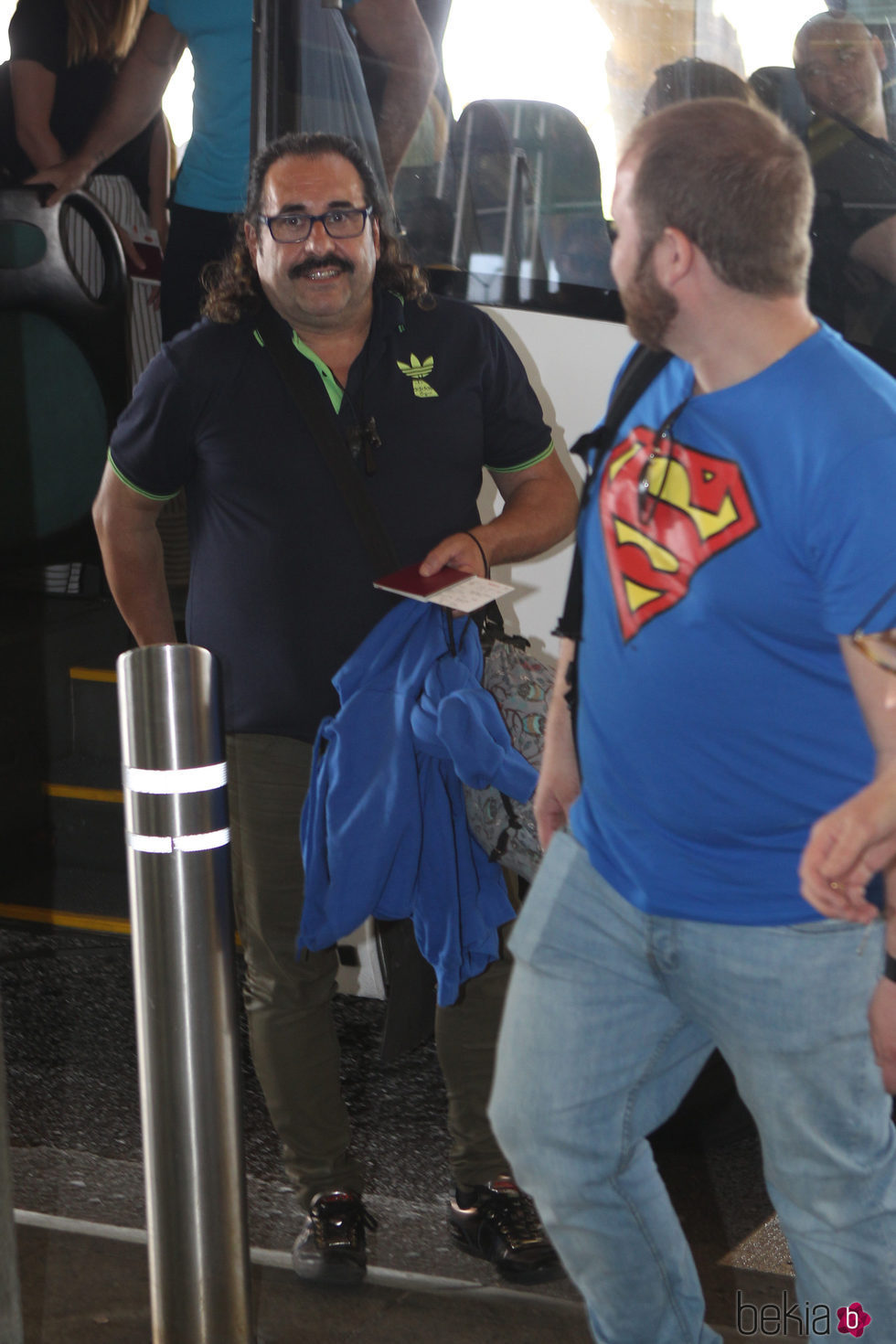 Juan Miguel en el aeropuerto de Madrid rumbo a Honduras