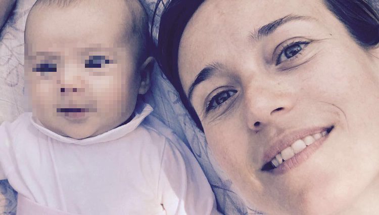 Marta Etura y su primera foto con su hija Chloe