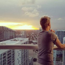 Aldo Palmieri disfruta del atardecer