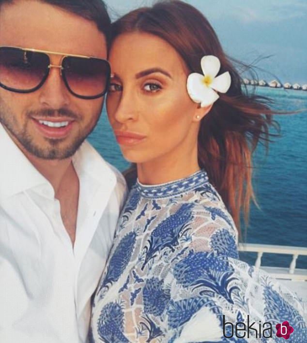 Ferne McCan junto a Arthur Collins