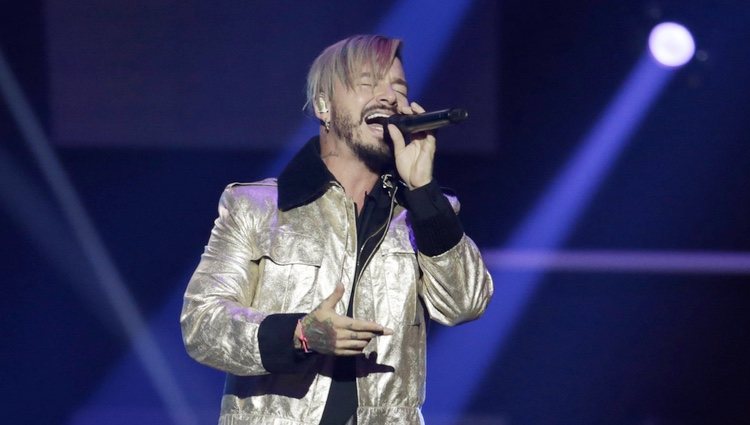 J Balvin actuando en los Billboard Latinos 2017