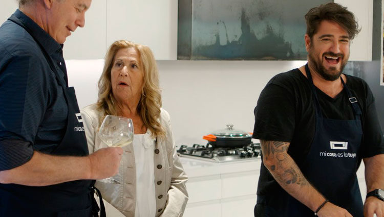 La madre de Antonio Orozco llega a la cocina para poner a todos en su sitio