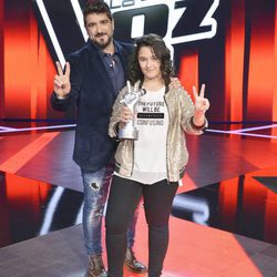 Antonio Orozco con la ganadora de 'La Voz Kids 3', Rocío Aguilar