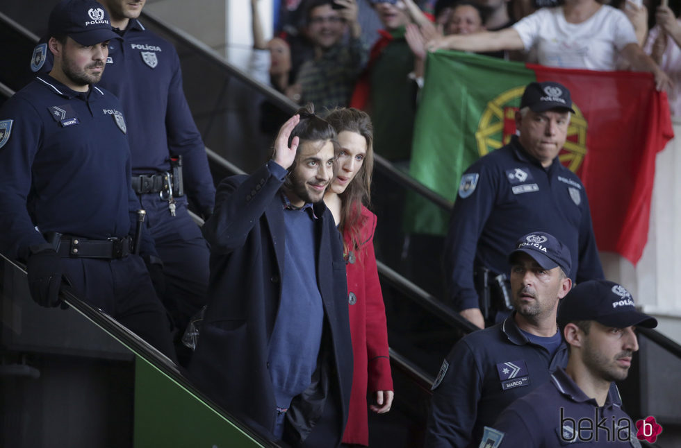 Salvador Sobral, abrumado por el recibimiento a su vuelta a Portugal