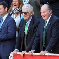 El Rey Juan Carlos se divierte en los toros