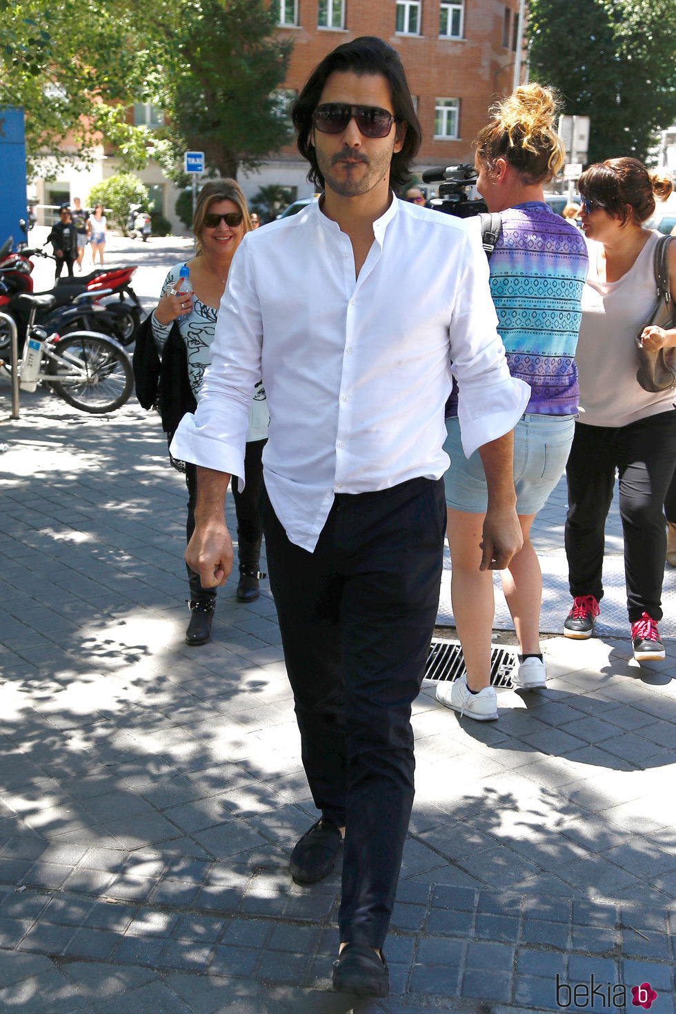 Maximiliano Arrocet visitando a María Tersa Campos