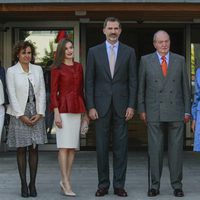La Familia Real con Dolors de Monserrat y Manuela Carmena en el 40 aniversario de la Fundación Reina Sofía