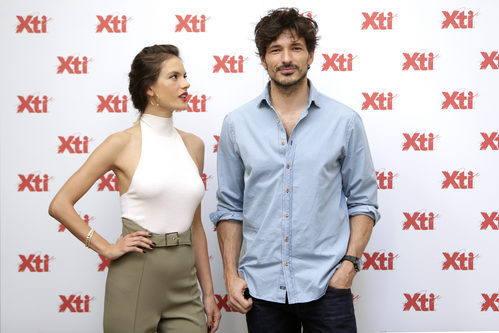 Alessandra Ambrosio y Andrés Velencoso protagonizan la nueva campaña de Xti