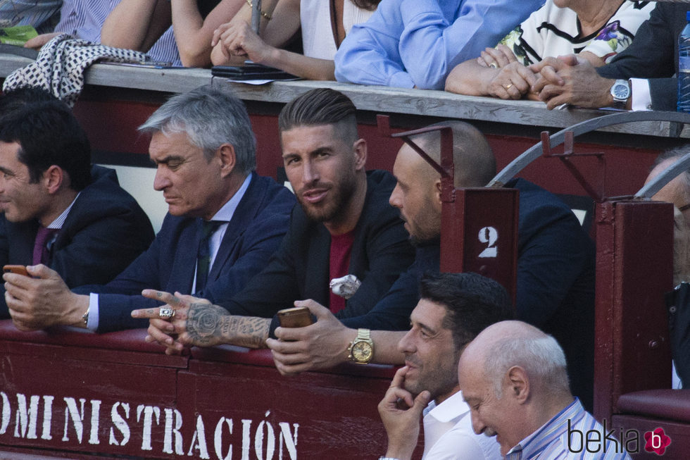Sergio Ramos disfrutando junto a unos amigos de las fiestas taurinas de San Isidro 2017