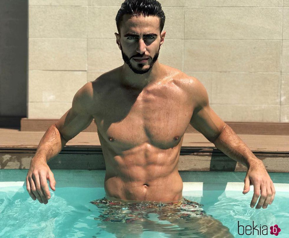 Marco Ferri Luciendo Cuerpazo D ndose Un Chapuz n En La Piscina 