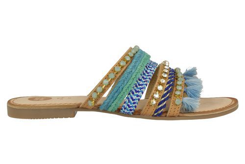 Sandalias boho con pompones azules de la colección 'Bali' de Gioseppo
