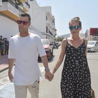 Fonsi Nieto y Marta Castro en la capilla ardiente de Ángel Nieto