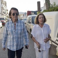 Raphael y Natalia Figueroa acuden a la capilla ardiente de Ángel Nieto