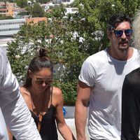 Mireia Canalda y Felipe López acuden a la incineración de Ángel Nieto