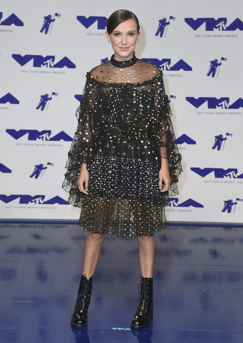 Millie Bobby Brown con vestido de tul y tachuelas