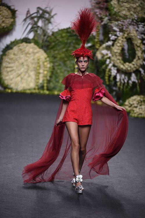 Jumpsuit rojo en el desfile de Francis Montesinos en Madrid Fashion Week primavera/verano 2018