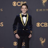 Noah Schnapp en la alfombra roja de los Premios Emmy 2017