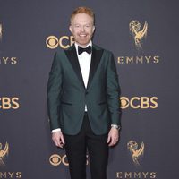 Jesse Tyler Ferguson en la alfombra roja de los Premios Emmy 2017