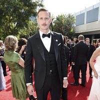 Alexander Skarsgård en la alfombra roja de los Premios Emmy 2017