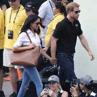 El Príncipe Harry y Meghan Markle cogidos de la mano