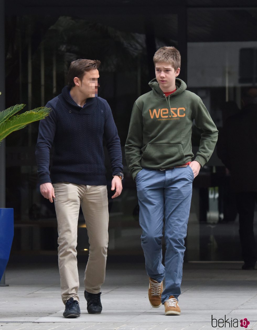 Juan Urdangarin paseando por Barcelona