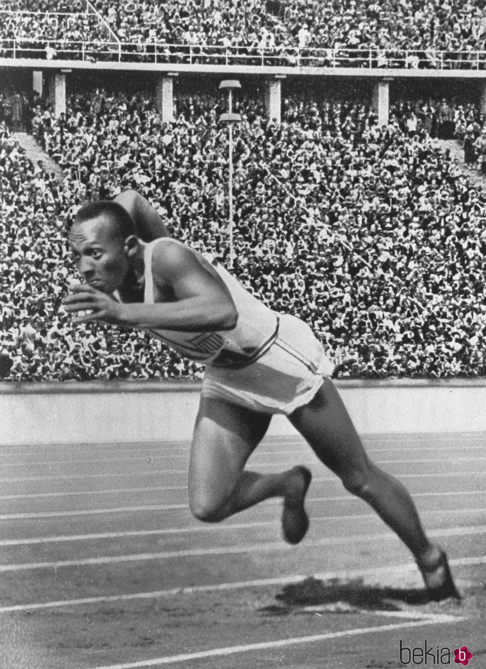 El atleta Jesse Owens en los Juegos Olímpicos de Berlín en 1936