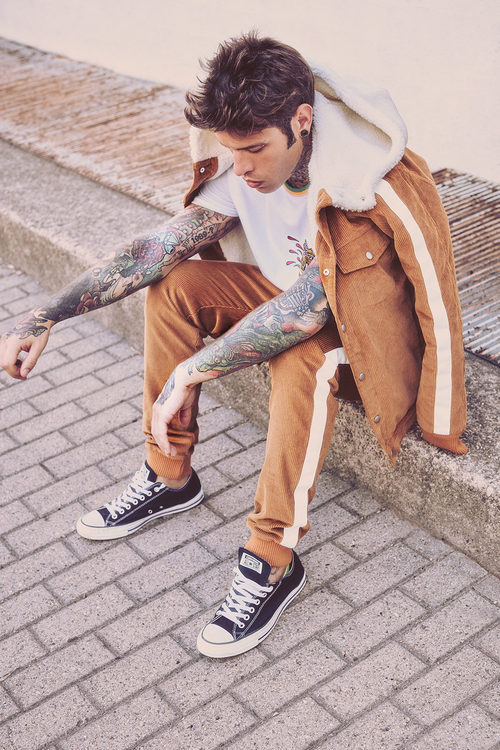 Pantalón y cazadora de pana de la colección 'Misunderstood' del rapero Fedez para Bershka para la colección otoño/invierno 2017/2018