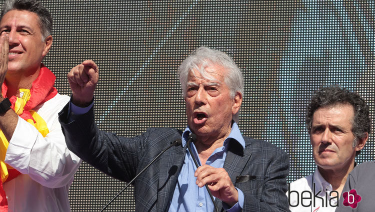 Mario Vargas Llosa en un discurso por la unidad de España