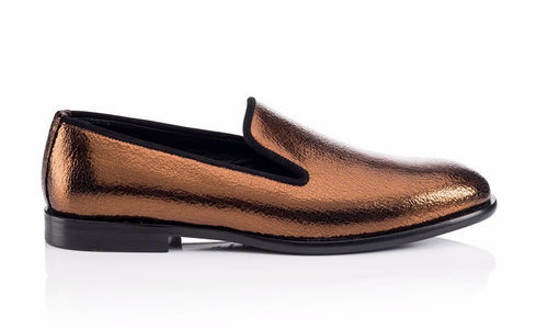 Slipper femenino Marlo en color dorado de la colección 'Borrowed from the boys' de Jimmy Choo 2018