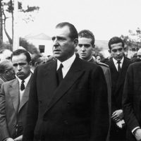 El Conde de Barcelona y el Rey Juan Carlos en el funeral del Infante Alfonso