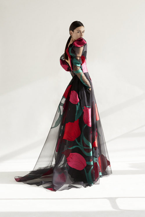 Vestido negro de la colección NY Pre Fall 2018 de Carolina Herrera